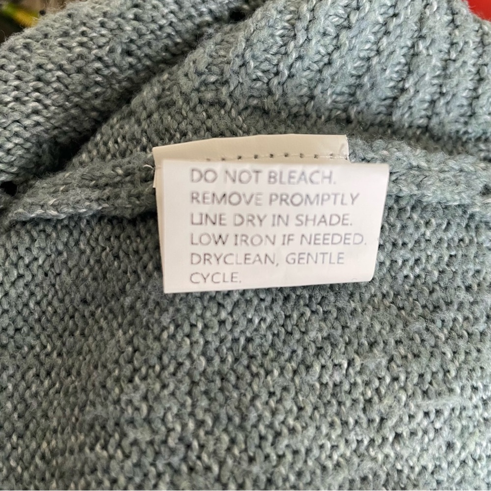 $10 SALE Sage Green V-Neck Cable Knit Pullover Women’s Sweater - Picture 6 of 7